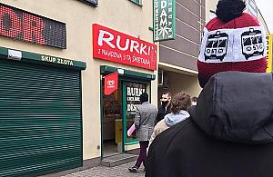 Tłumy po rurki na Wolskiej. "Takie miejsca są na wagę złota"