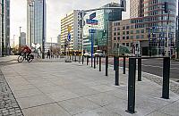 Al. Jana Pawła II: Rowery zastąpiły auta. "Kierowcy jeździli po chodniku"