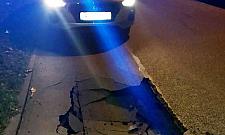 Niebezpieczne zapadlisko na Zaciszu. Wielka dziura w jezdni