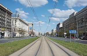 "Zmieńmy nazwę al. Jana Pawła II". Kogo proponują w zamian?