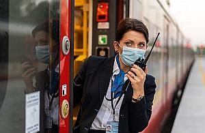 "Wchodzę do wagonu, a tam wielki bałwan". Niełatwa praca kierownika pociągu