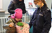 Zrzutka na "Fajniaki". Policja z Targówka obdarowała jedenastolatkę