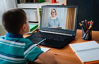 "W czasie lekcji tłuką garnkami, siedzą w starym dresie". Apel do nauczycieli