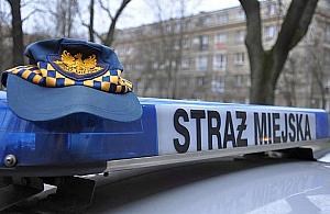 Przez drzwi usłyszeli wzywanie pomocy. Kobieta ponad dobę leżała w łazience