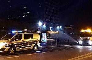 Ozonowanie w Wawrze. Mieszkaniec: "Czy ktoś się zaraził covidem, liżąc ulice i chodniki?"