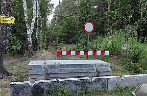 Pat w Wawrze. Właściciel ziemi zablokował publiczną ulicę