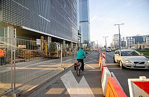 Więcej miejsca dla pieszych i rowerzystów. Zmiany na Prostej