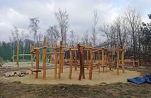 Nowe miejsce do wypoczynku w Międzylesiu. Skwer z boiskiem i placem zabaw