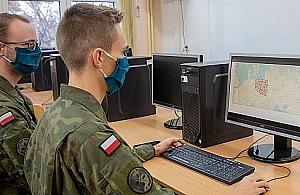 Jesteś w izolacji? Studenci WAT za darmo pomagają mieszkańcom