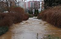 Rw�ca rzeka w centrum osiedla. "Szykuj� apartamenty z w�asn� lini� brzegow�"