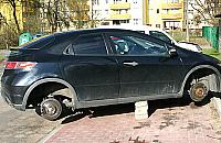 Policjanci wezwani na Bródno. "Ktoś właśnie kradnie koła"