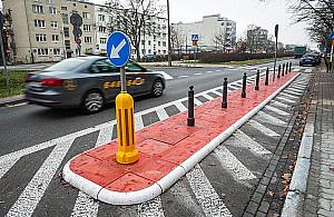 Brzydko, ale skutecznie. Drogowcy zwęzili Kasprowicza