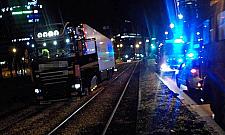 Wjechał tirem na tory tramwajowe. Nocna akcja służb