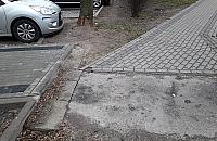 Nowy chodnik na Jelonkach już przeszedł do historii. Dla pieszych czy dla śmieciarek?