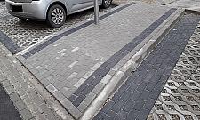 Nowy chodnik na Jelonkach już przeszedł do historii. Dla pieszych czy dla śmieciarek?