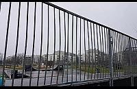 Uszkodzona barierka w skateparku. Dziecko ma pękniętą czaszkę