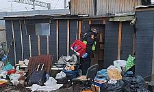 Bezdomny z Bemowa na skraju wyczerpania. Nie chciał karetki, pomógł telefon do siostry