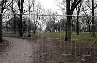 W parku na Woli ruszyła kontrowersyjna budowa. Kolejne upamiętnienie powstania