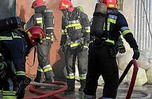 Pożar obok Global Expo. Z ogniem walczyło 60 strażaków