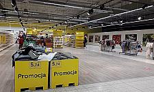 Koniec pewnej epoki. Puste półki w Tesco przy Górczewskiej