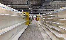 Koniec pewnej epoki. Puste półki w Tesco przy Górczewskiej