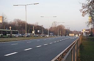 Tak się jeździ po Warszawie. 145 km/h na Pułkowej