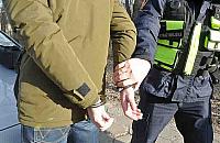 Zdewastowa� policyjny radiow�z na Wrzecionie. Sam na siebie zebra�... materia� dowodowy