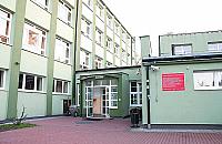 Straż miejska zajmuje budynek szkolny. Dzieci przybywa, ale strażnicy... ważniejsi