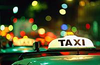 Nieuczciwy taksówkarz 17 razy posłużył się kartą płatniczą klientki
