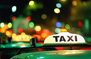 Nieuczciwy taksówkarz 17 razy posłużył się kartą płatniczą klientki