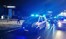 Nocny pościg zakończony na słupie przy Płowieckiej. Trzy samochody rozbite