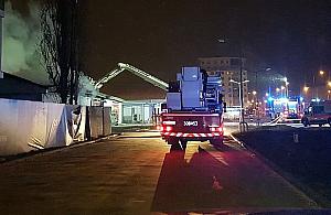 Pożar Lidla przy Kasprowicza. Płonęła część magazynowa