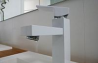 Problemy z wodą na górnych piętrach przy Kwitnącej. "Przerażająca jest ignorancja WSBM"