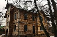 Jedyny taki zabytek Bia�o��ki. �widermajer b�dzie pomalowany na oliwkowo