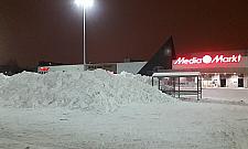 Logo wylądowało w zaspie. Symboliczny koniec Tesco