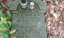 Zapomniany cmentarz na skraju Warszawy. "Należy im się pamięć"