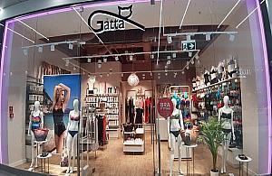 Gatta nad przepaścią. Co ze sklepami w Warszawie?