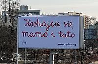 "Kochajcie się, mamo i tato". O co chodzi w tej akcji?