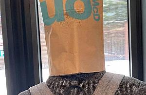 Usta i nos zakryte. Warszawski styl w autobusie