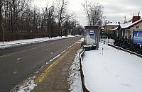 Absurd na Bia³o³êce Dworskiej. Zwêzili chodnik, piesi ochlapani b³otem