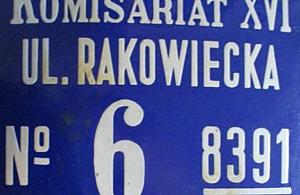 Szybka zrzutka na Mokotowie. Odkupili starą tabliczkę z adresem