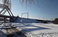 Z dala od metra i autobusu. Budują stację pośrodku niczego