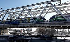 Z dala od metra i autobusu. Budują stację pośrodku niczego