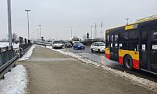 Furgonetka przez tydzień stała na S8. Z osiedlowej uliczki straż miejska odholowałaby natychmiast