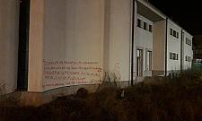 "Zmuszanie do prostytucji nieletnich". Szokujące słowa na kościele