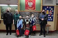 Ch�opcy na medal! Nie przeszli oboj�tnie, wezwali pomoc