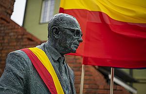 Nowy pomnik na Starówce. Kim był Jan Zachwatowicz?