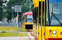 Mężczyzna wpadł pod tramwaj. Zmarł w szpitalu