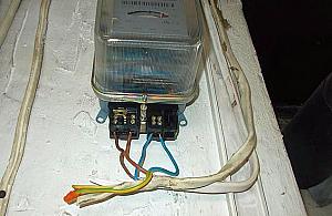 Warsztat na Prymasa zasilany lewym prądem. Przypadkowe odkrycie strażników miejskich