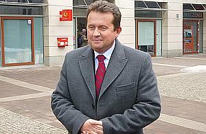 Prezydent Smogorzewski sporo zarobił na sprzedaży działki. Jego radni ucinają temat